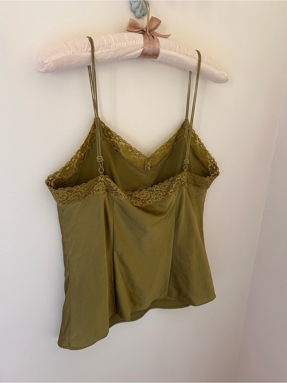 Talbots Petite Olive Green Silk Lace Cami
Size: 10
GUC (Small Stain) - Picture 13 of 16